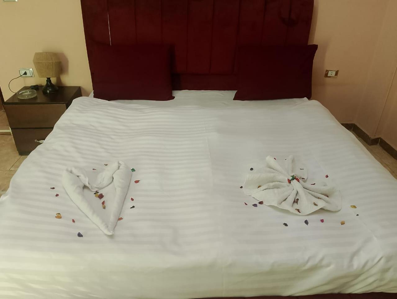 Pyramid Stars Inn Nazlet el-Sîsi Exterior foto